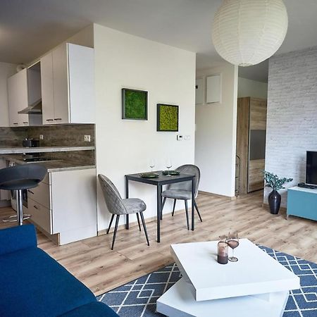 Štýlový byt v centre mesta s podzemným parkovaním Košice Exterior foto